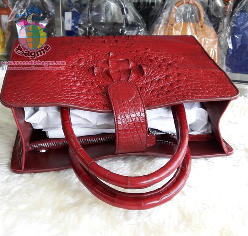 รูปภาพที่#2 ของสินค้า : พร้อมส่ง กระเป๋าถือ สะพายหญิงBT897 หัว(สีเลือดหมู) มีสายสะพาย รูปภาพที่2 ของสินค้า : พร้อมส่ง กระเป๋าถือ สะพายหญิงBT897 หัว(สีเลือดหมู) มีสายสะพาย